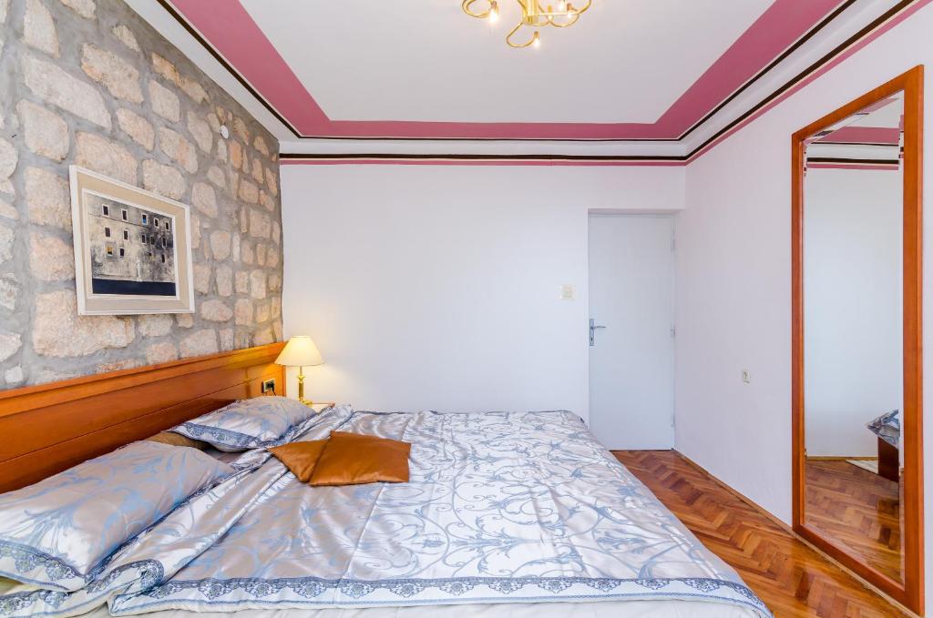 Posteľ alebo postele v izbe v ubytovaní Apartments Nicol