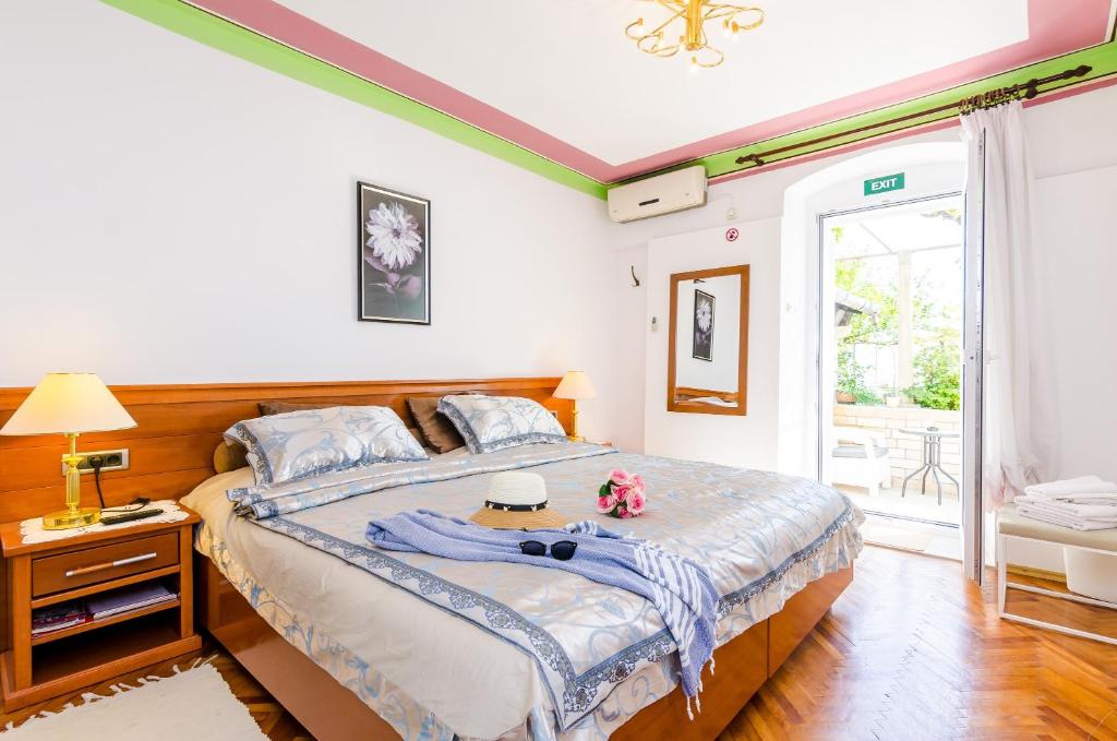 Posteľ alebo postele v izbe v ubytovaní Apartments Nicol