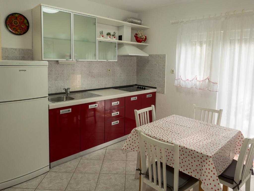 Kuchyň nebo kuchyňský kout v ubytování Apartments Summer Bloom