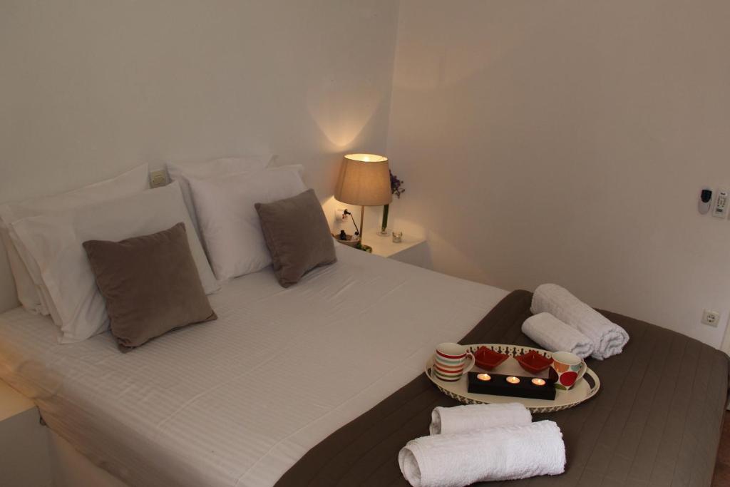 A bed or beds in a room at Alekos Beach Houses-Alekos Beach Complex