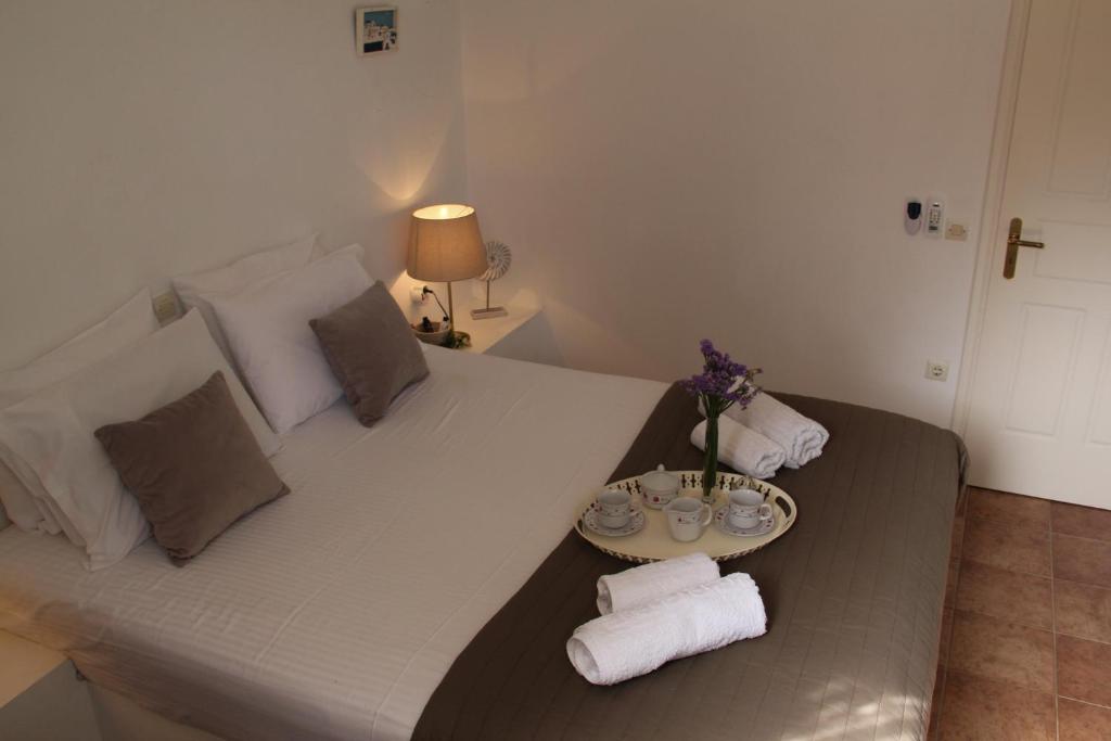 A bed or beds in a room at Alekos Beach Houses-Alekos Beach Complex