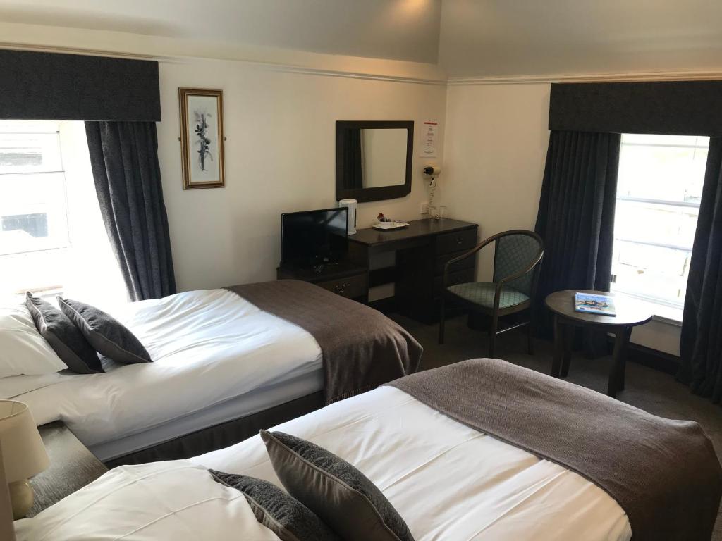 Lion and Unicorn Hotel - 