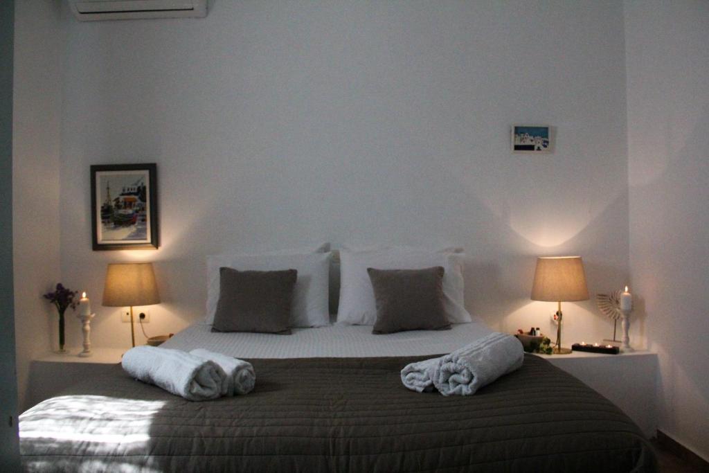 A bed or beds in a room at Alekos Beach Houses-Alekos Beach Complex