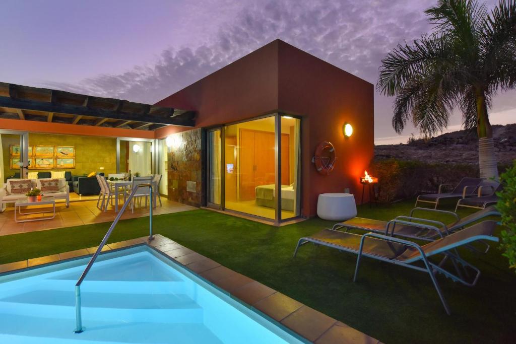 The swimming pool at or close to Albatross by VillaGranCanaria