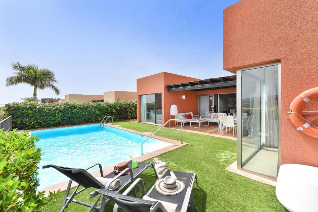 The swimming pool at or close to Albatross by VillaGranCanaria