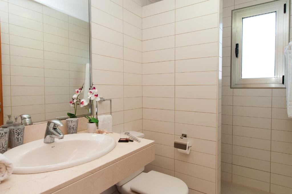 A bathroom at Albatross by VillaGranCanaria