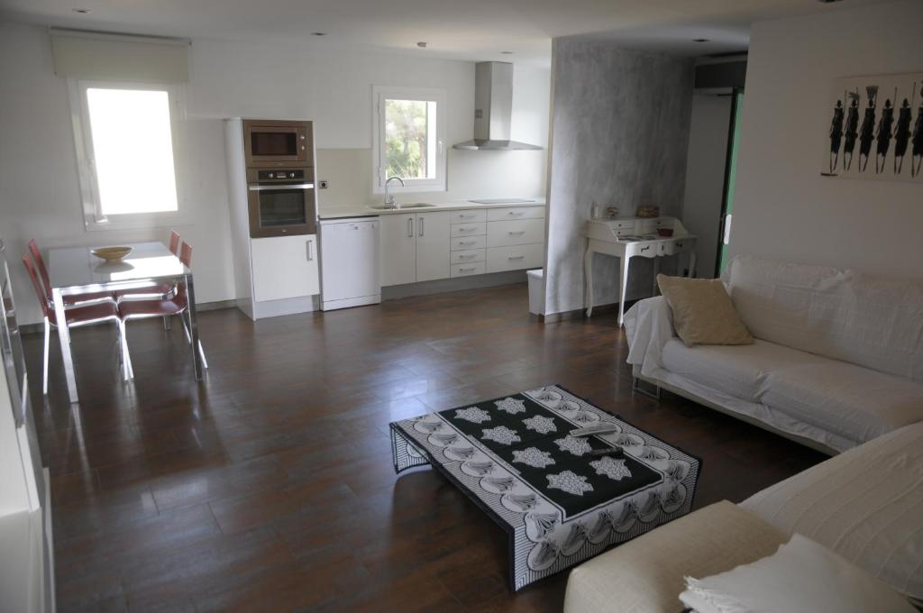 Kuchyňa alebo kuchynka v ubytovaní Encantador apartamento en S'Agaró-Platja de Aro