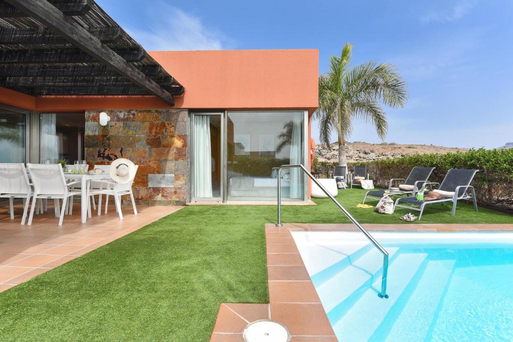 The swimming pool at or close to Albatross by VillaGranCanaria
