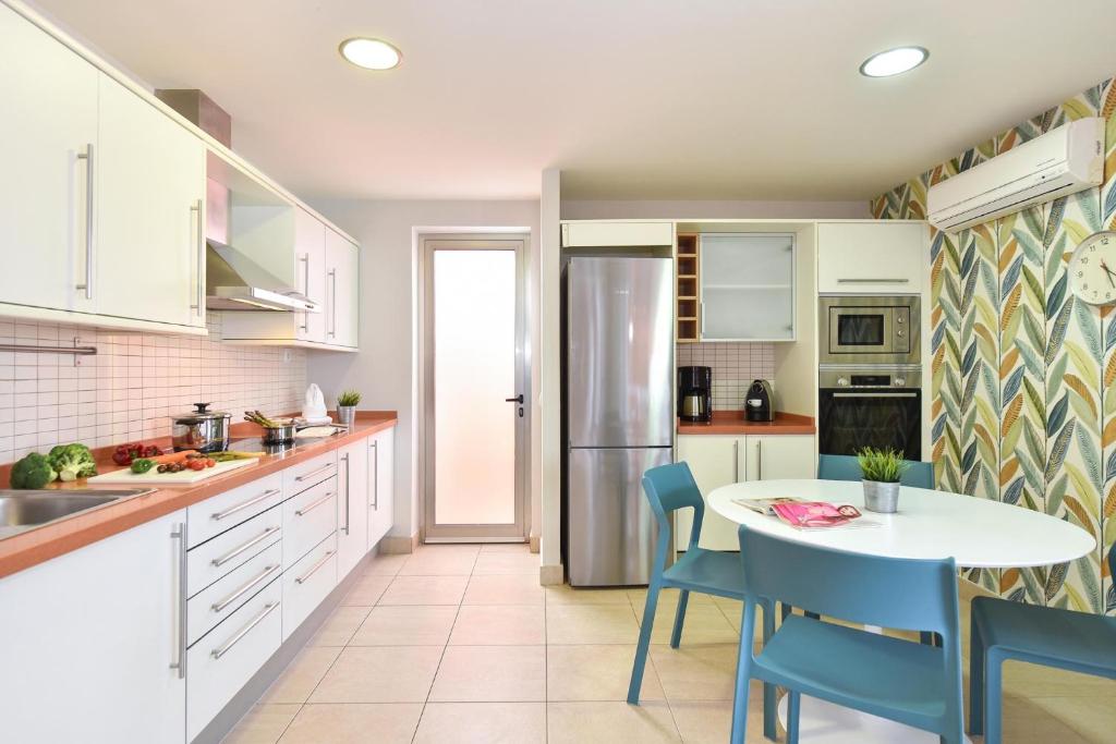A kitchen or kitchenette at Albatross by VillaGranCanaria