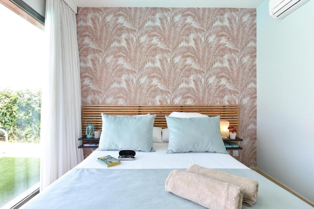 A bed or beds in a room at Albatross by VillaGranCanaria