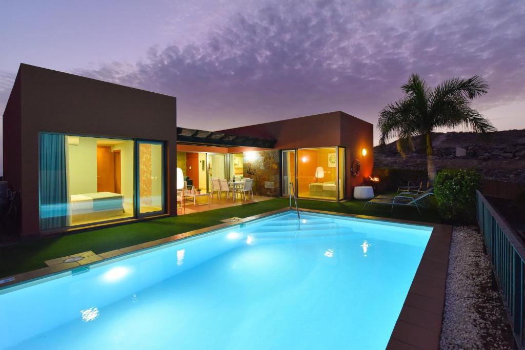The swimming pool at or close to Albatross by VillaGranCanaria
