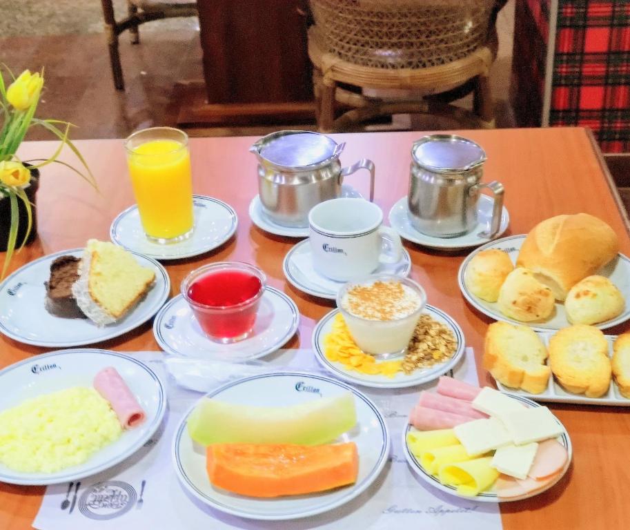  Crillon Palace Hotel