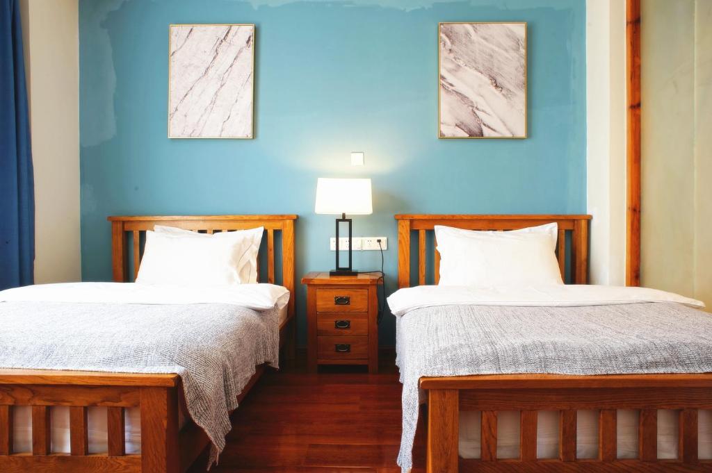 Postel nebo postele na pokoji v ubytování Dali Yunxi Boutique Inn