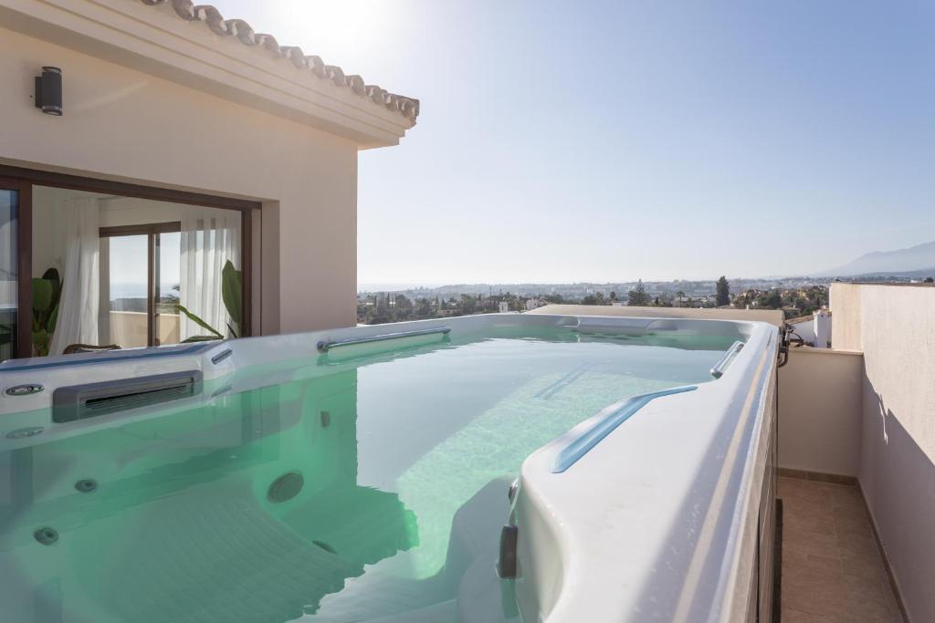 Apartment MDB-Puerto Banus Luxury penthouse with pool ...