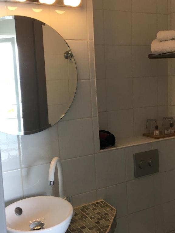 Koupelna v ubytování Le Cannier Hotel