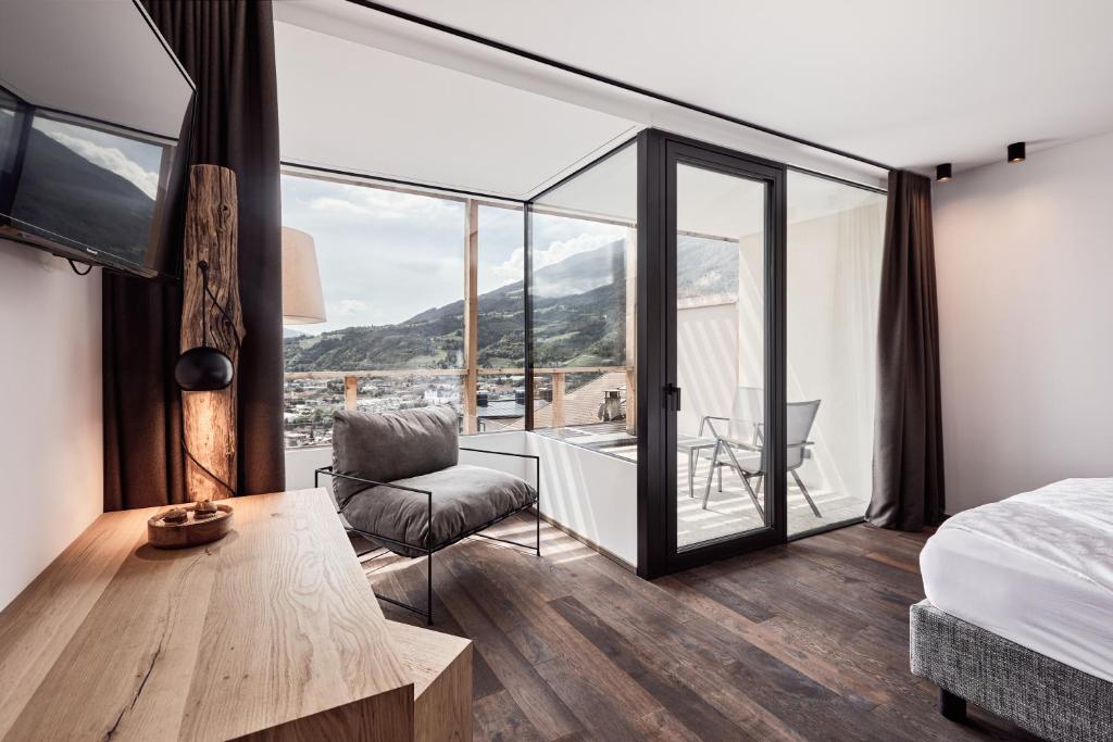 Nespecifikovaný výhled na hory nebo výhled na hory při pohledu z hotelu