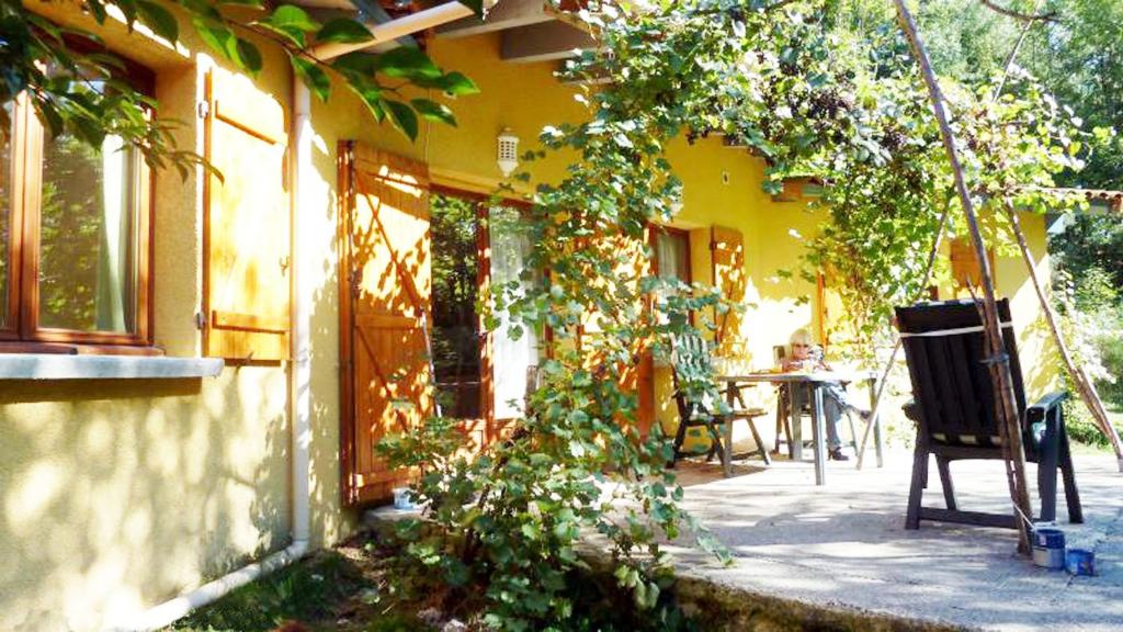 Photo de la galerie de l&#39;établissement Romantic cottage in the Ardeche with free WiFi and TV, à Vernoux-en-Vivarais