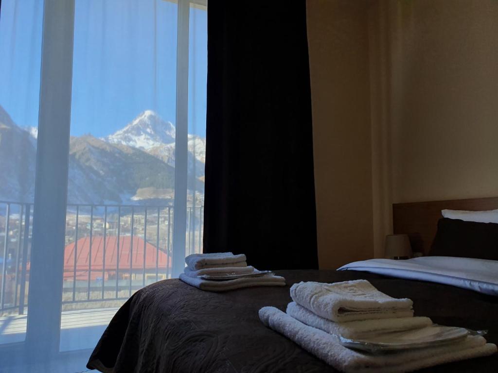 Nespecifikovaný výhled na hory nebo výhled na hory při pohledu z hotelu
