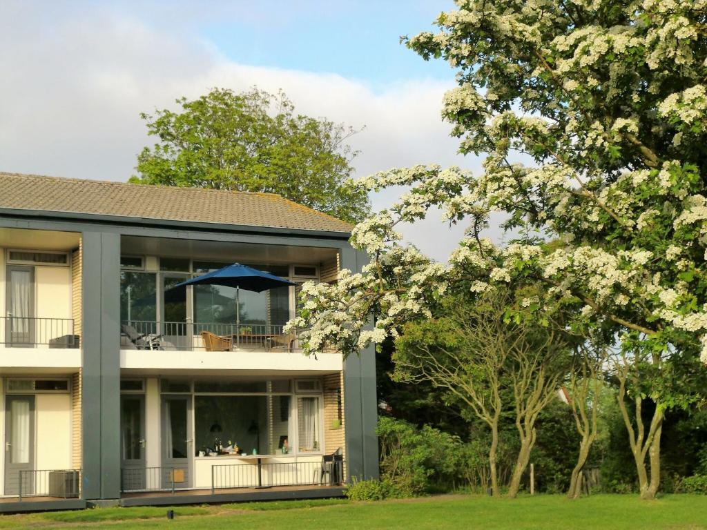 Κήπος έξω από το Apartment in Noordwijk near North Sea Beach