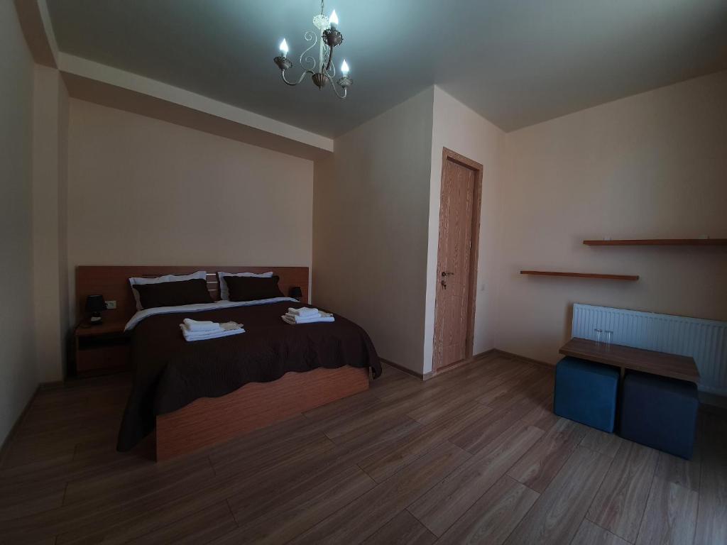 Postel nebo postele na pokoji v ubytování Hotel Horizon Kazbegi