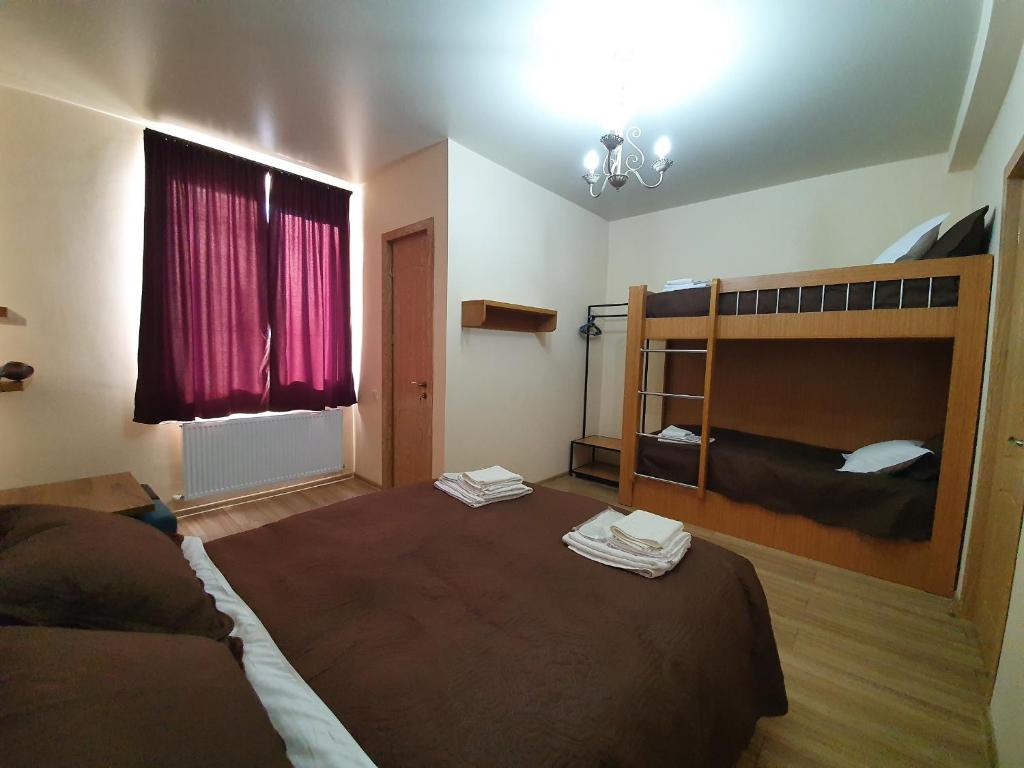 Postel nebo postele na pokoji v ubytování Hotel Horizon Kazbegi