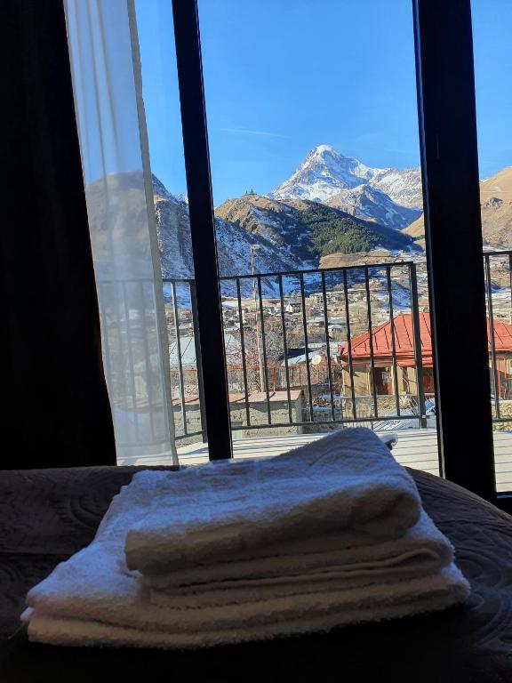 Nespecifikovaný výhled na hory nebo výhled na hory při pohledu z hotelu