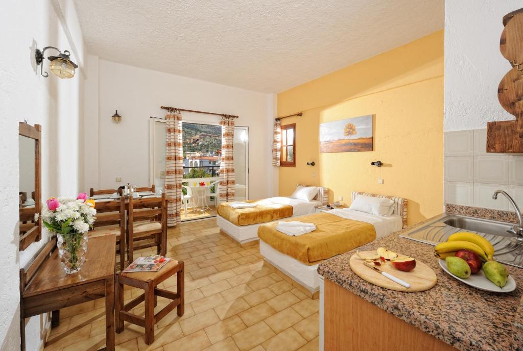 Jedlo v apartmánovom hoteli alebo blízkom okolí