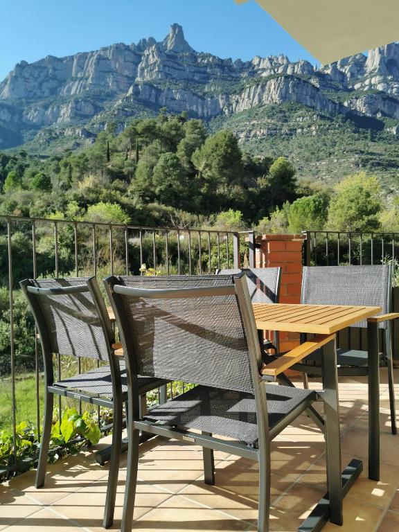 Apartaments Agulles de Montserrat - Apartment With Mountain View