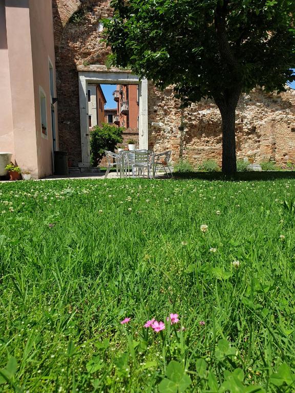 Aed väljaspool majutusasutust Ostello S. Fosca - CPU Venice Hostels