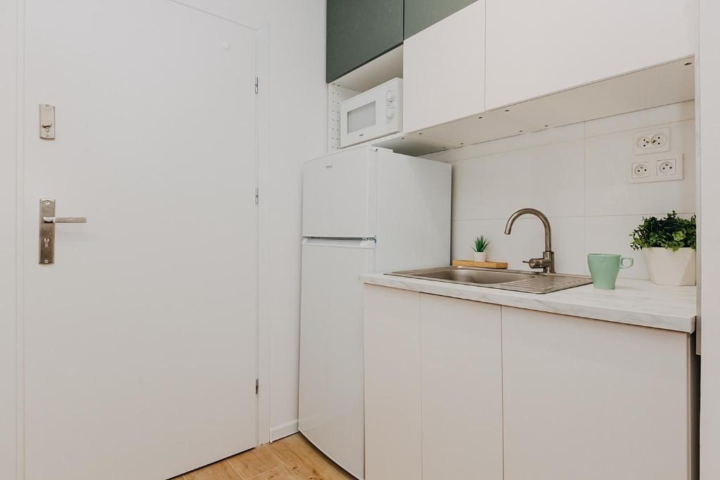 Fotografia z galérie ubytovania Stadion Narodowy Warszawa UNIT ApartmentMini noclegi Super lokalizacja przy Metro MiniStudio with private banthroom vo Varšave
