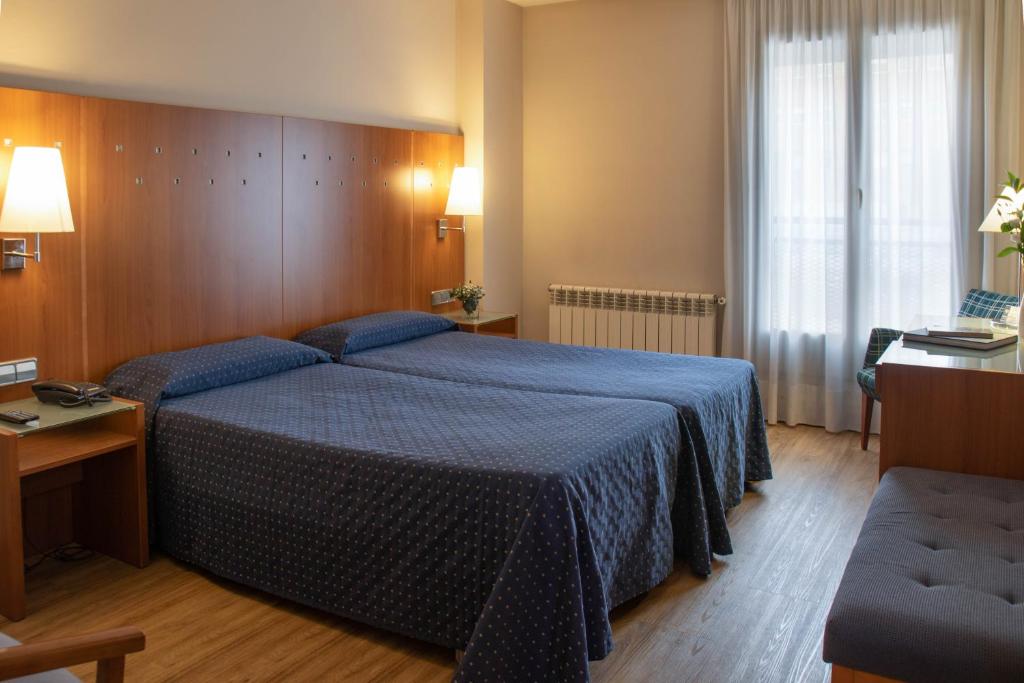 Postel nebo postele na pokoji v ubytování Hotel J. Balmes Vic