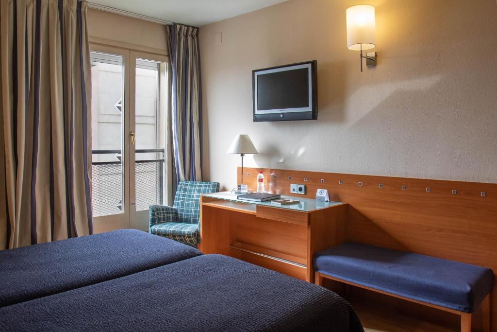 Postel nebo postele na pokoji v ubytování Hotel J. Balmes Vic
