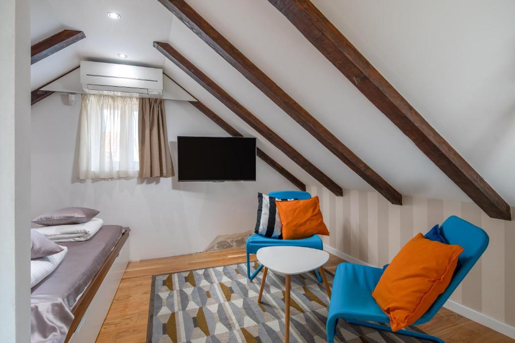 Televízia a/alebo spoločenská miestnosť v ubytovaní d - beautiful studio in the heart of Split