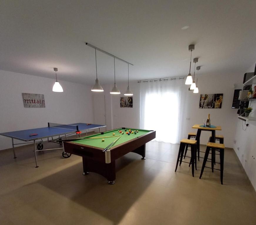 Biliardový stôl v ubytovaní Villa Las Tres J