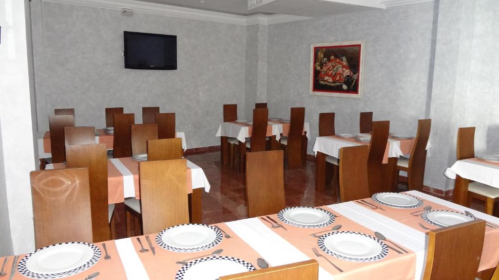 Telewizja i/lub zestaw kina domowego w obiekcie Hotel El Volao