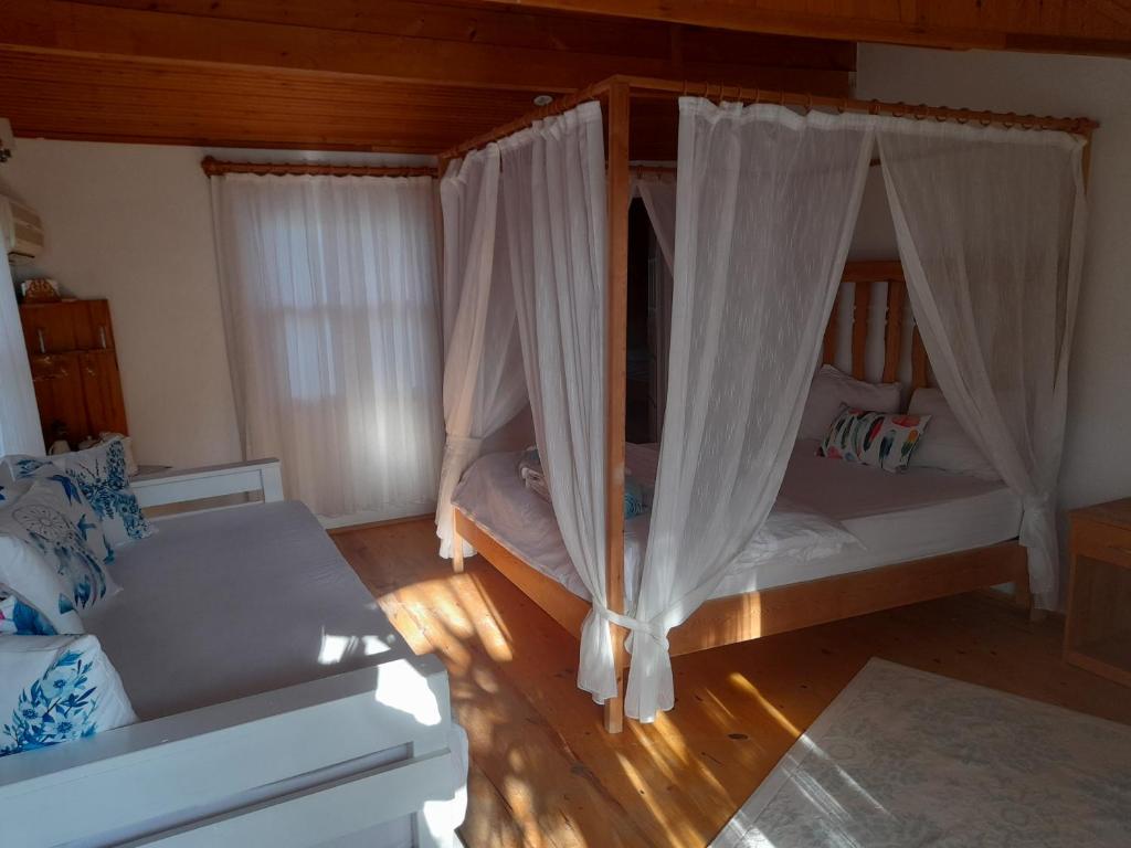 Postel nebo postele na pokoji v ubytování Bellerofon Beach Otel