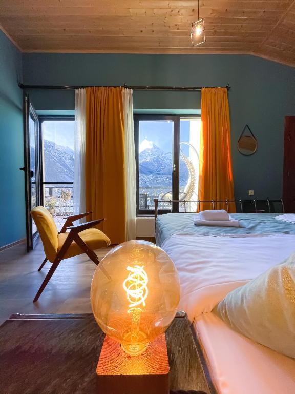 Postel nebo postele na pokoji v ubytování Belmonte Kazbegi