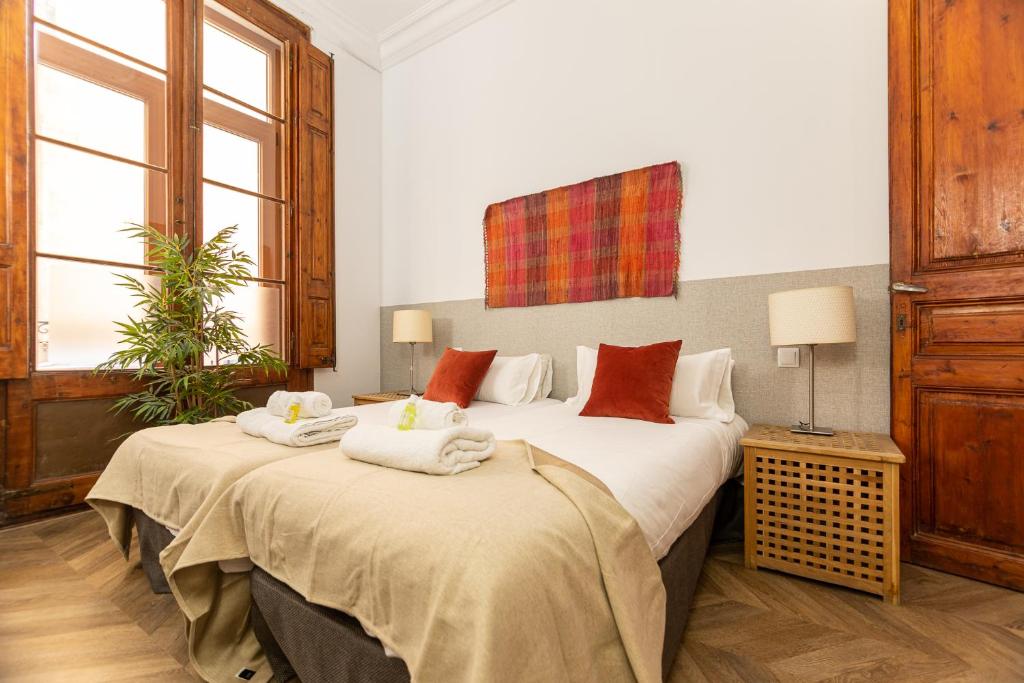 Great Spacious Apartment in the Gothic District City Center ...