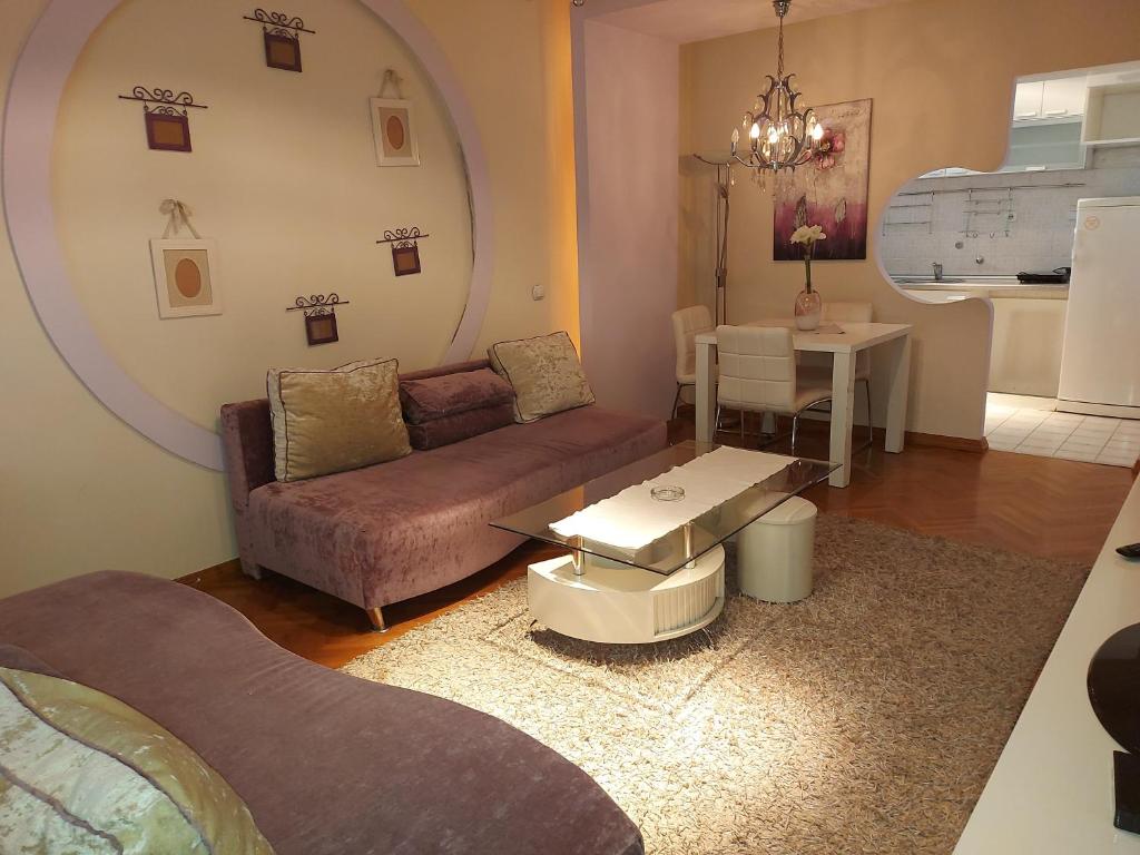 A seating area at Hotel Crystal - Depandans