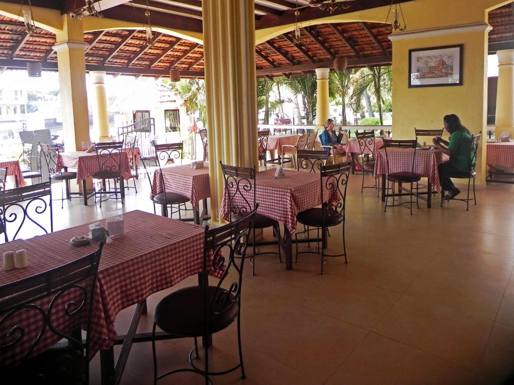 Restaurace v ubytování Riverside Regency Resort