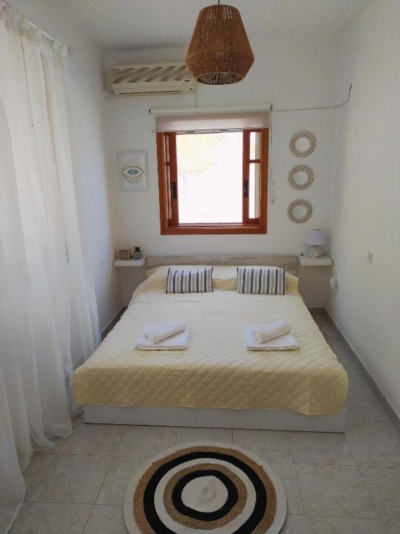 Postel nebo postele na pokoji v ubytování Pelagos House "the seaside experience"