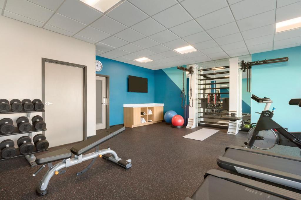 Fitness centrum a/nebo fitness zařízení v ubytování avid hotel Wenatchee by IHG