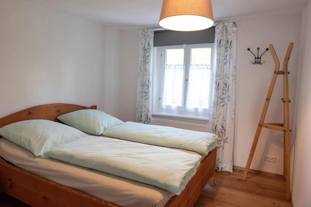 מיטה או מיטות בחדר ב-Weberswohnung - KEINE Monteure