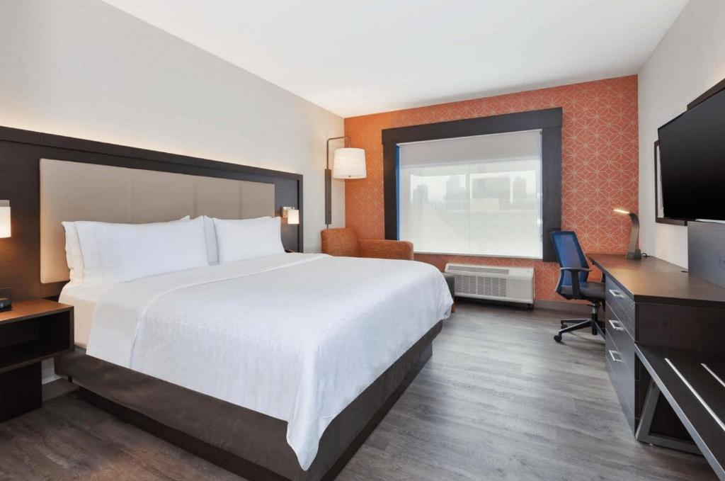 Holiday Inn Express & Suites Jersey City - Holland Tunnel, an IHG Hotel - 