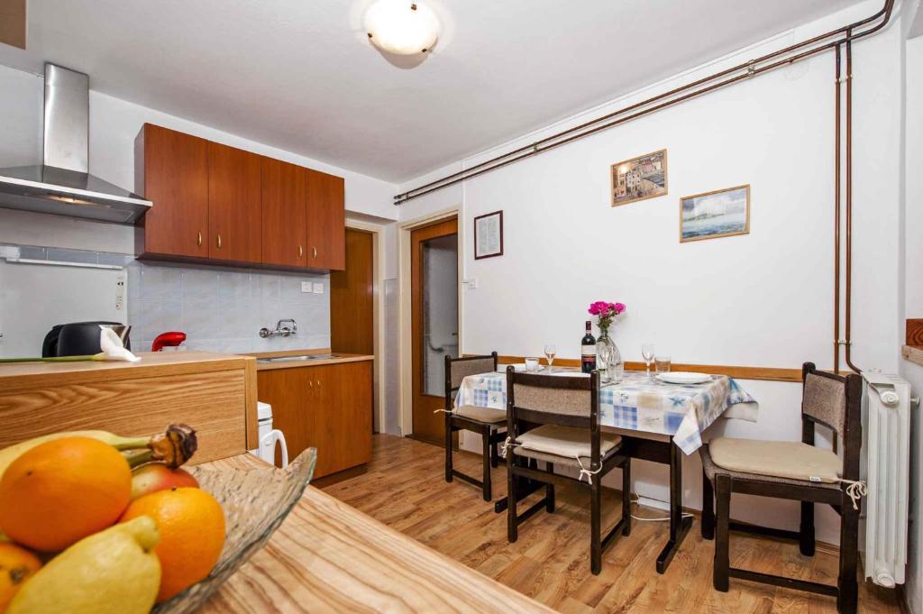 Kuchnia lub aneks kuchenny w obiekcie Apartment in Rovinj/Istrien 11562