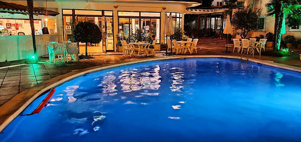 Bazén v ubytování Hotel Mireia nebo v jeho okolí