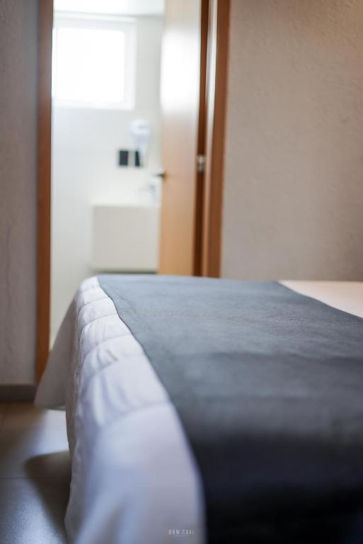 Postel nebo postele na pokoji v ubytování Hotel Emperador centro Guadalajara y Remodelado