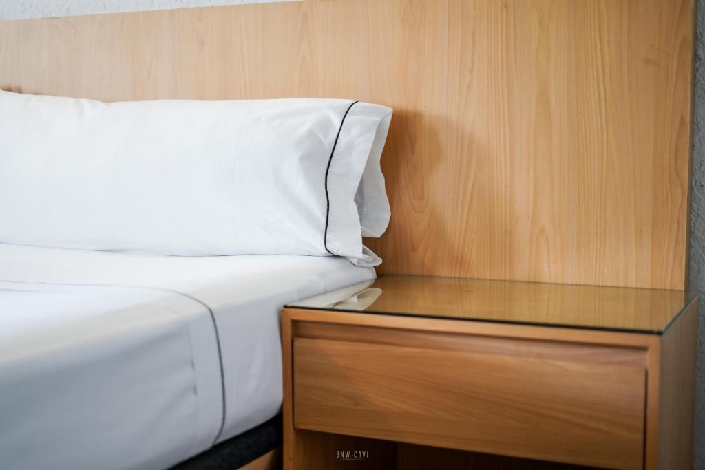 Postel nebo postele na pokoji v ubytování Hotel Emperador centro Guadalajara y Remodelado