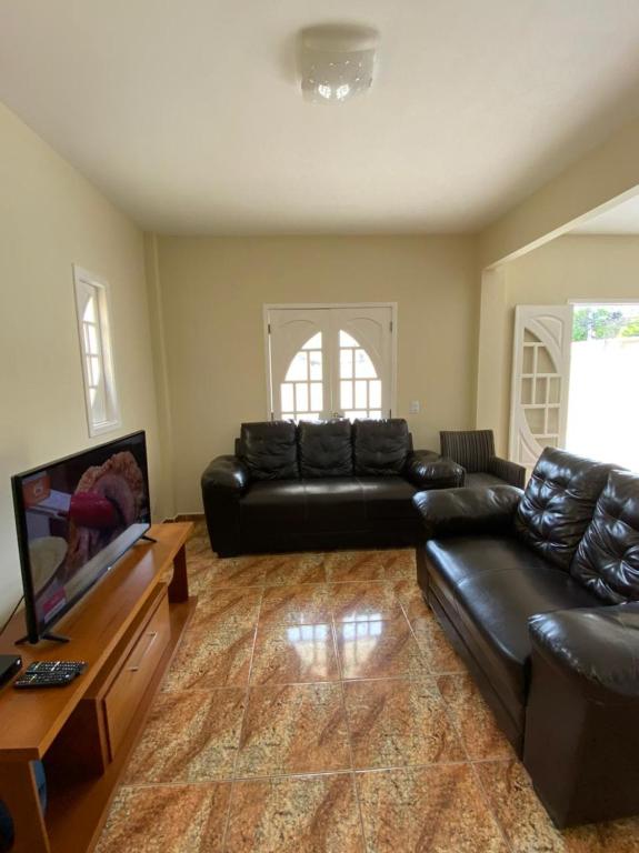  casa com 3 suítes em cabo frio-RJ