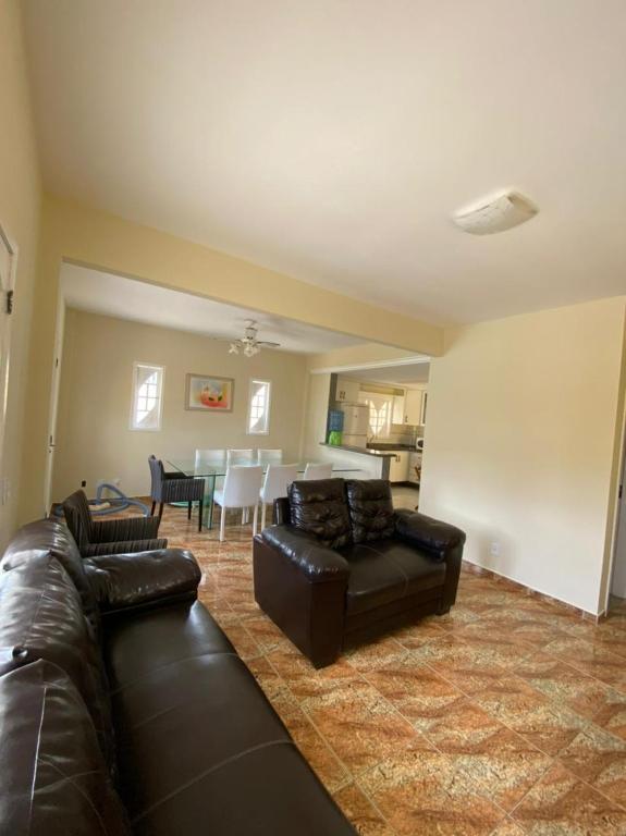  casa com 3 suítes em cabo frio-RJ